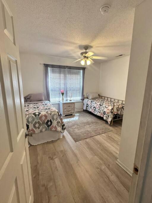 Adorable 3Br/2Ba W/ Garage 2Min Walk Ecu Health Villa Greenville Bagian luar foto