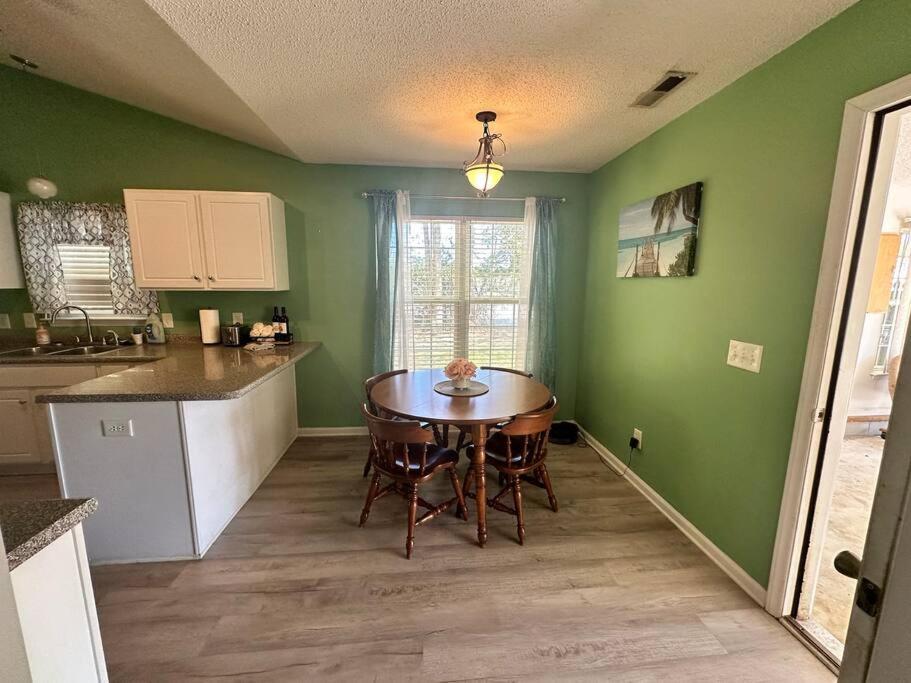 Adorable 3Br/2Ba W/ Garage 2Min Walk Ecu Health Villa Greenville Bagian luar foto