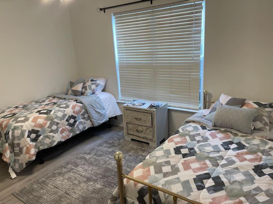Adorable 3Br/2Ba W/ Garage 2Min Walk Ecu Health Villa Greenville Bagian luar foto